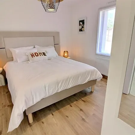 Holiday home House For 2 With Private Jacuzzi - Emerald *